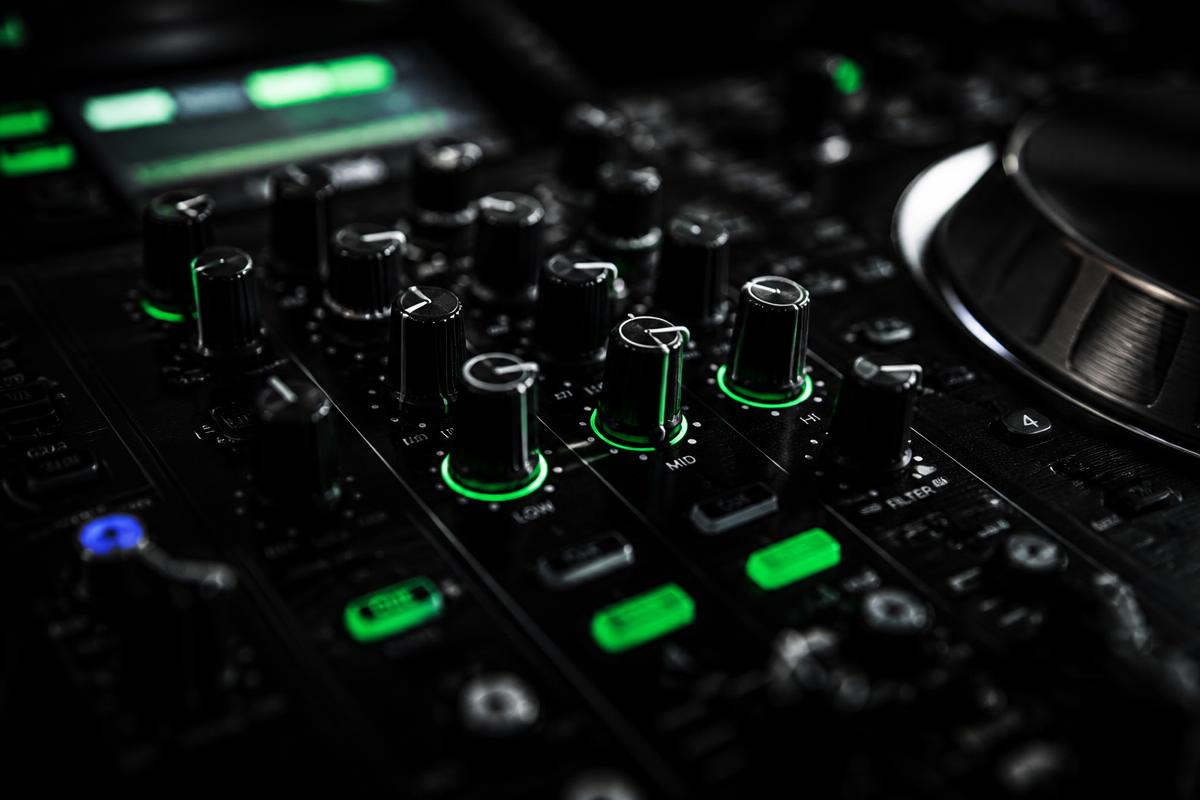 High-end DJ mixer knobs with green LED highlights